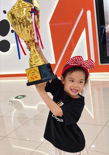 Lian Yunzhi womens Rubiks Cube champion